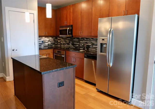 3rd image of 333 W Trade St #1210, Charlotte, NC 28202 | MLS# 4394865