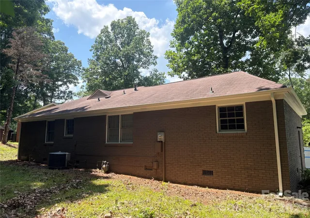 Photo 1 of Single family home for sale at 6230 Cross Crk Ln, Charlotte, NC 28212 | MLS# 4394866 | Listing updated on 2026-10-08