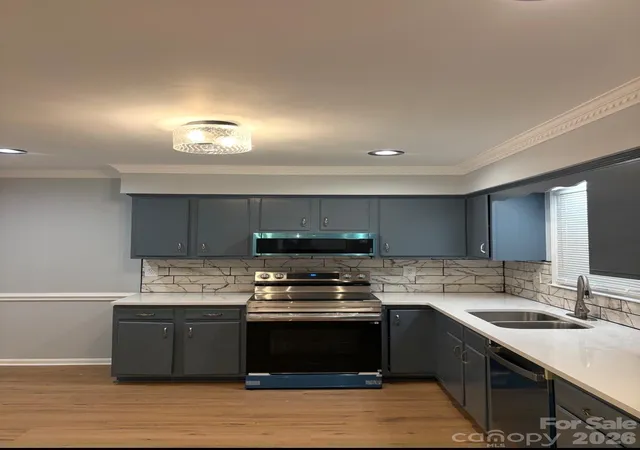 Photo 2 of Single family home for sale at 6230 Cross Crk Ln, Charlotte, NC 28212 | MLS# 4394866 | Listing updated on 2026-10-08