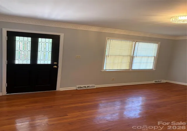 Photo 3 of Single family home for sale at 6230 Cross Crk Ln, Charlotte, NC 28212 | MLS# 4394866 | Listing updated on 2026-10-08