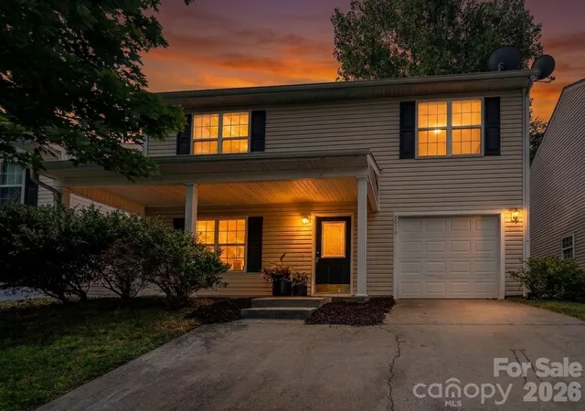 Photo 2 of Single family home for sale at 8016 Bronze Pike Dr, Charlotte, NC 28273 | MLS# 4394871 | Listing updated on 2026-08-11