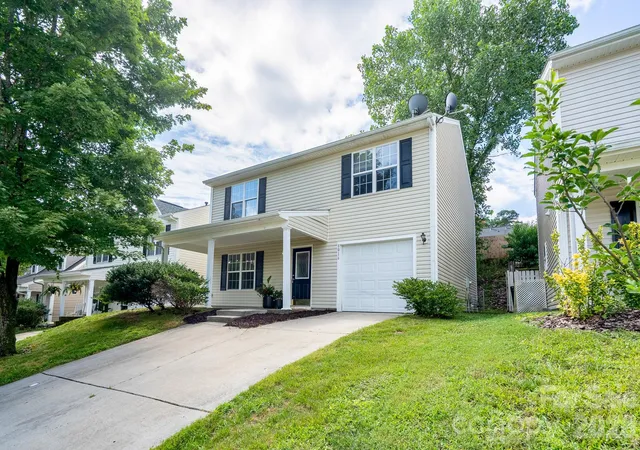 Photo 3 of Single family home for sale at 8016 Bronze Pike Dr, Charlotte, NC 28273 | MLS# 4394871 | Listing updated on 2026-08-11