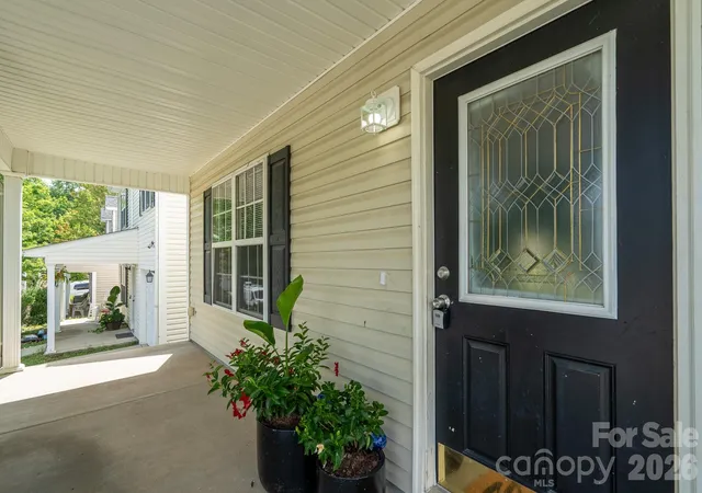Photo 3 of Single family home for sale at 8016 Bronze Pike Dr, Charlotte, NC 28273 | MLS# 4394871 | Listing updated on 2026-08-11