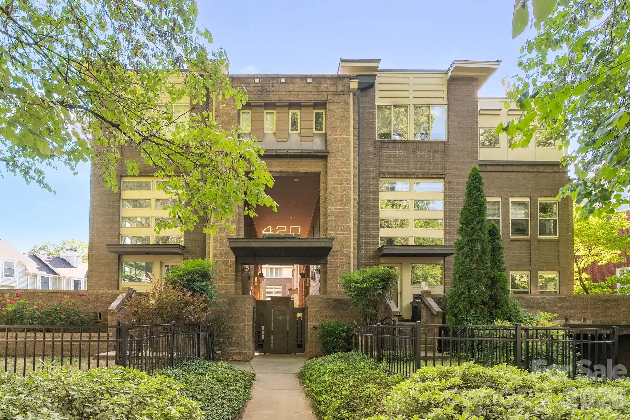 Listing Photo 1 - Condo for sale in 420 Queens Rd located at 420 Queens Rd, Charlotte, NC 28207 - Unit #10