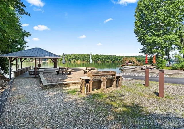 Homes for sale in Statesville, NC | 113 N Harbor Watch Dr, Statesville, NC 28677 | MLS# 4394898