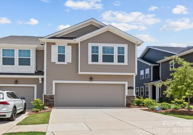 1st image of 8122 Downy Oak Ln, Charlotte, NC 28269 | MLS# 4394900