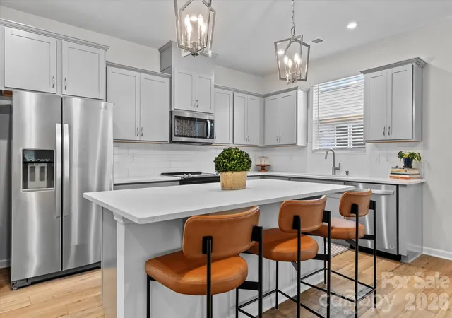 3rd image of 8122 Downy Oak Ln, Charlotte, NC 28269 | MLS# 4394900