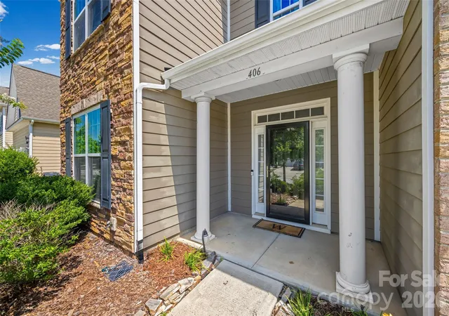 Photo 3 of Single family home for sale at 406 Livingston Dr, Lancaster, SC 29720 | MLS# 4394918 | Listing updated on 2026-09-21