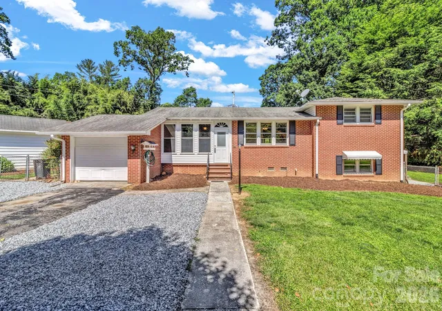 Homes for sale in East Flat Rock, NC | 907 W Blue Ridge Rd, East Flat Rock, NC 28726 | MLS# 4394923
