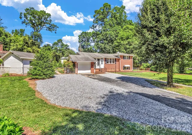 Homes for sale in East Flat Rock, NC | 907 W Blue Ridge Rd, East Flat Rock, NC 28726 | MLS# 4394923