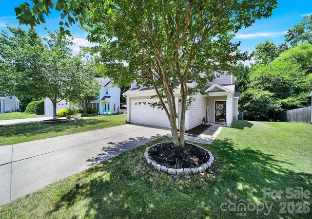 Photo 2 of Single family home for sale at 3936 Caliper Pl, Fort Mill, SC 29708 | MLS# 4394936 | Listing updated on 2026-09-25