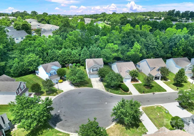Photo 3 of Single family home for sale at 3936 Caliper Pl, Fort Mill, SC 29708 | MLS# 4394936 | Listing updated on 2026-09-25