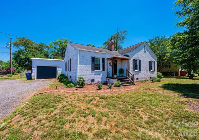 2nd image of 1240 12th Street Pl Nw, Hickory, NC 28601 | MLS# 4394943