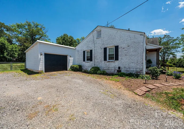 3rd image of 1240 12Th Street Pl Nw, Hickory, NC 28601 | MLS# 4394943