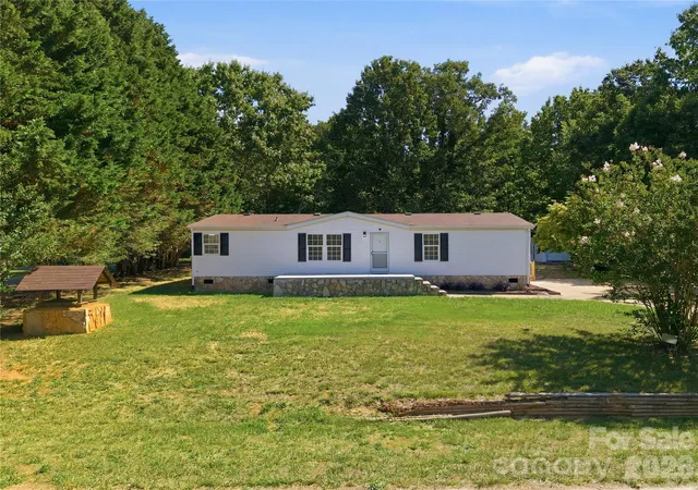2nd image of 3940 Teaberry Ln, Newton, NC 28658 | MLS# 4394947