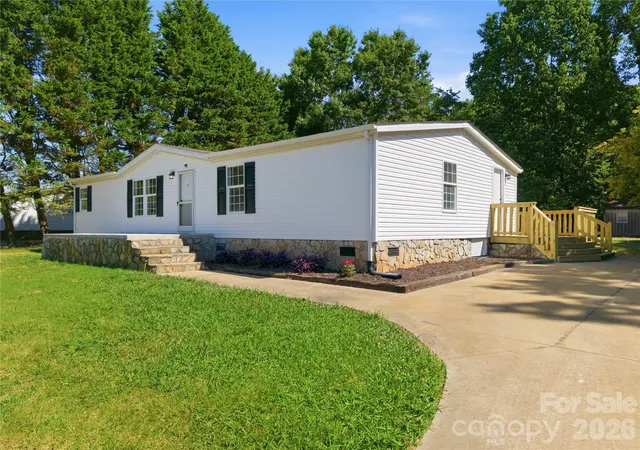 3rd image of 3940 Teaberry Ln, Newton, NC 28658 | MLS# 4394947