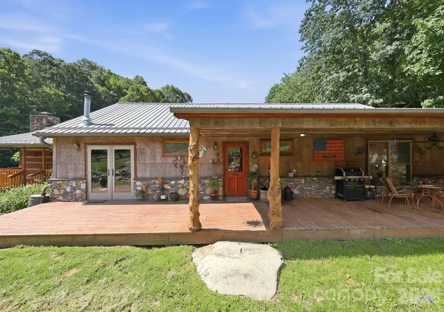 Photo 3 of Single family home for sale at 1005 Smith Crk Rd, Mars Hill, NC 28754 | MLS# 4394966 | Listing updated on 2026-08-10