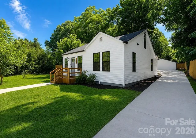 Photo 3 of Single family home for sale at 1215 Wilson W Lee Blvd, Statesville, NC 28677 | MLS# 4394986 | Listing updated on 2026-08-21