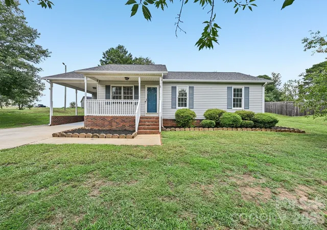 1st image of 738 Mcdaniel Rd, Kings Mountain, NC 28086 | MLS# 4395003