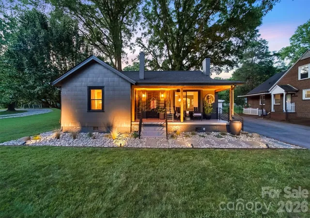 2nd image of 504 W 6th St, Newton, NC 28658 | MLS# 4395019
