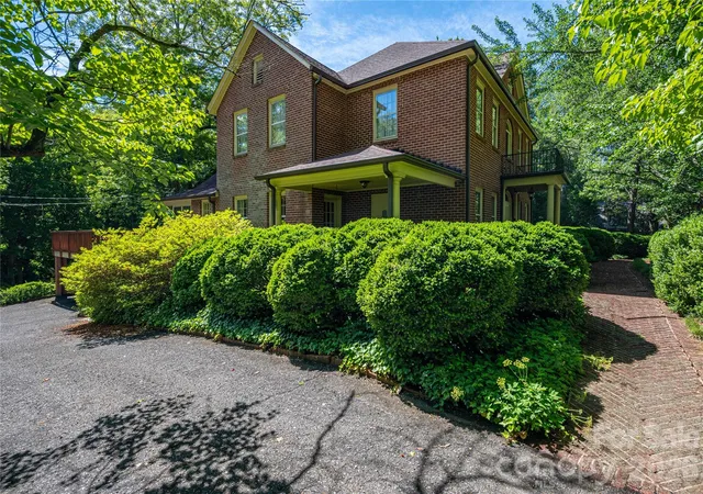 Photo 2 of Single family home for sale at 805 S Aspen St, Lincolnton, NC 28092 | MLS# 4395032 | Listing updated on 2026-07-14