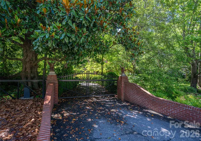 Photo 3 of Single family home for sale at 805 S Aspen St, Lincolnton, NC 28092 | MLS# 4395032 | Listing updated on 2026-07-14