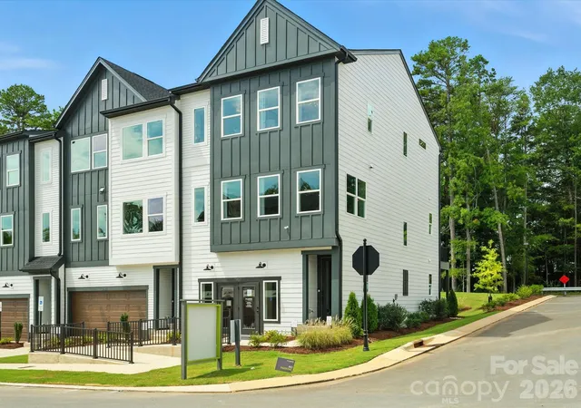 Photo 2 of Sale Pending at 7937 Cedarsmith Ct, Charlotte, NC 28217 | MLS# 4395047 | Listing updated on 2026-08-23