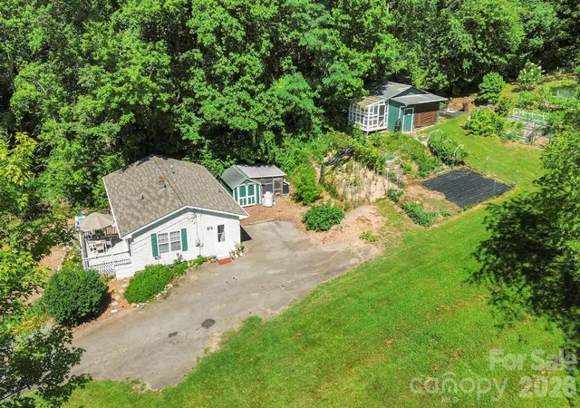 Photo 1 of Single family home for sale at 658 Enka Lake Rd, Candler, NC 28715 | MLS# 4395073 | Listing updated on 2026-07-14