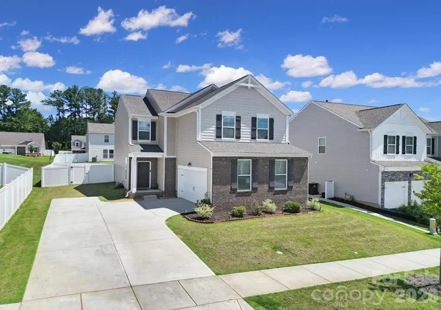Photo 2 of Single family home for sale at 635 Synclaire Pl, Rock Hill, SC 29730 | MLS# 4395085 | Listing updated on 2026-06-27