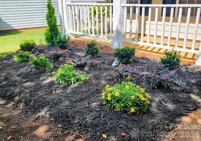 Photo 3 of Single family home for sale at 6719 Reedy Crk Rd, Charlotte, NC 28215 | MLS# 4395097 | Listing updated on 2026-10-05
