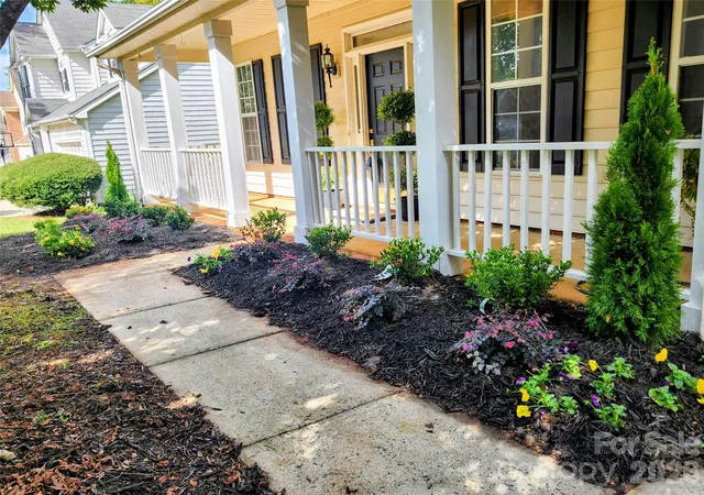 Photo 4 of Single family home for sale at 6719 Reedy Crk Rd, Charlotte, NC 28215 | MLS# 4395097 | Listing updated on 2026-10-05