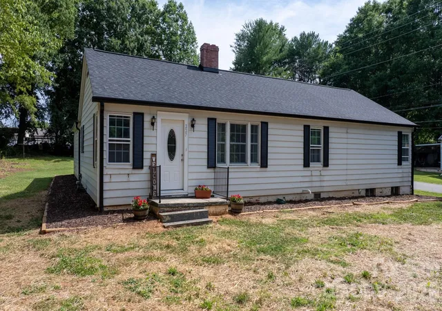 1st image of 227 W 27th St, Newton, NC 28658 | MLS# 4395127