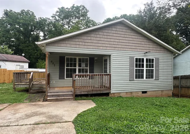 Homes for sale in Newton, NC | 827 E 9th St, Newton, NC 28658 | MLS# 4395228