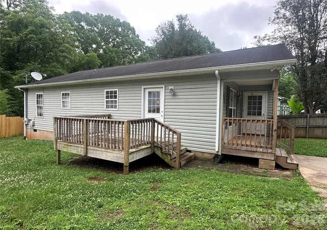 Homes for sale in Newton, NC | 827 E 9th St, Newton, NC 28658 | MLS# 4395228