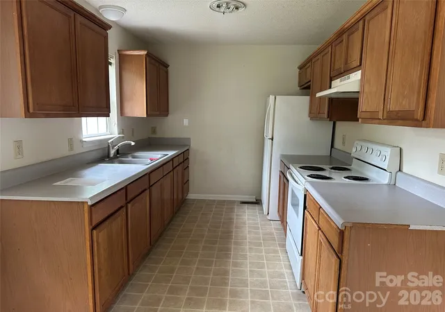 Homes for sale in Newton, NC | 827 E 9th St, Newton, NC 28658 | MLS# 4395228