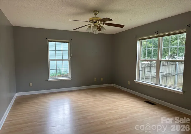 Homes for sale in Newton, NC | 827 E 9Th St, Newton, NC 28658 | MLS# 4395228