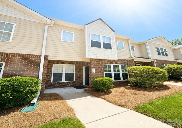 Photo 1 of Townhouse for sale at 4376 Yoruk Forest Ln, Charlotte, NC 28211 | MLS# 4395264 | Listing updated on 2026-06-20