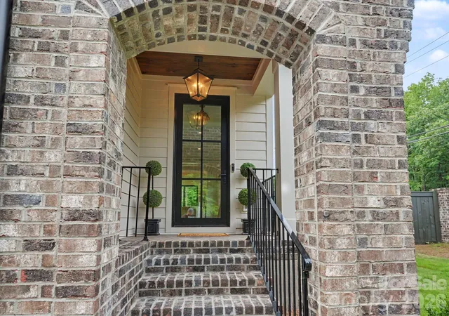 Photo 3 of Townhouse for sale at 5971 Gate Post Rd, Charlotte, NC 28211 | MLS# 4395302 | Listing updated on 2026-10-30