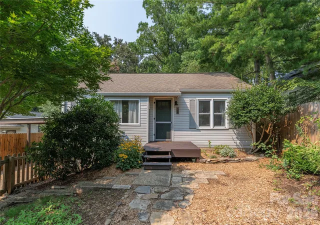 Photo 1 of Single family home for sale at 37 Wilmington St, Asheville, NC 28806 | MLS# 4395314 | Listing updated on 2026-09-01