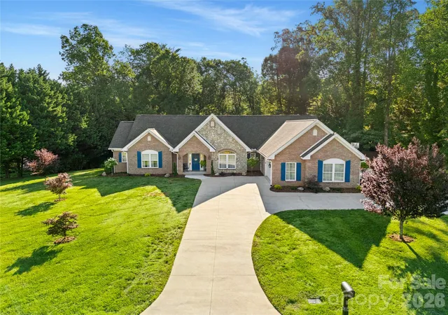 Photo 1 of Single family home for sale at 115 Country Clb Dr, Morganton, NC 28655 | MLS# 4395354 | Listing updated on 2026-08-13