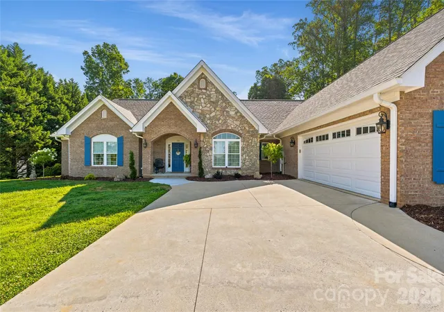 Photo 3 of Single family home for sale at 115 Country Clb Dr, Morganton, NC 28655 | MLS# 4395354 | Listing updated on 2026-08-13