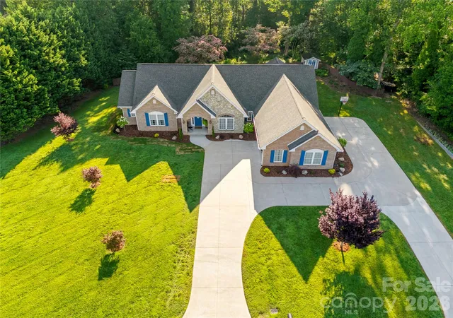 Photo 3 of Single family home for sale at 115 Country Clb Dr, Morganton, NC 28655 | MLS# 4395354 | Listing updated on 2026-08-13