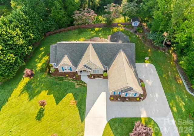 Photo 4 of Single family home for sale at 115 Country Clb Dr, Morganton, NC 28655 | MLS# 4395354 | Listing updated on 2026-08-13