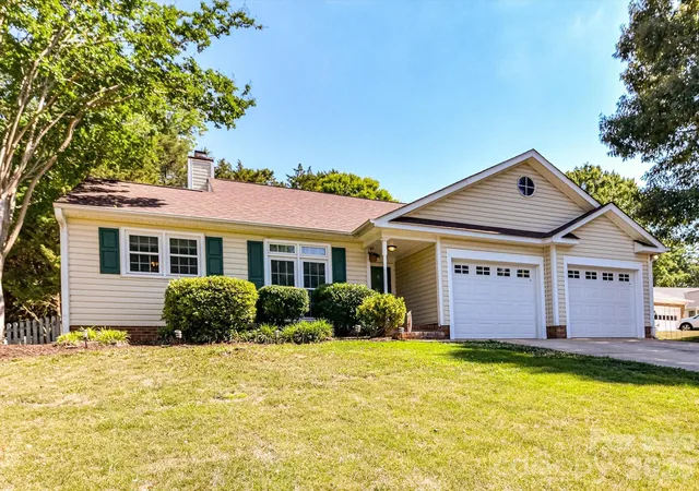 Photo 2 of Single family home for sale at 3616 Still Oaks Ct Nw, Concord, NC 28027 | MLS# 4395356 | Listing updated on 2026-09-12