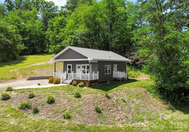 Photo 2 of Single family home for sale at 106 Thistle Fld Dr, Asheville, NC 28806 | MLS# 4395368 | Listing updated on 2026-08-12