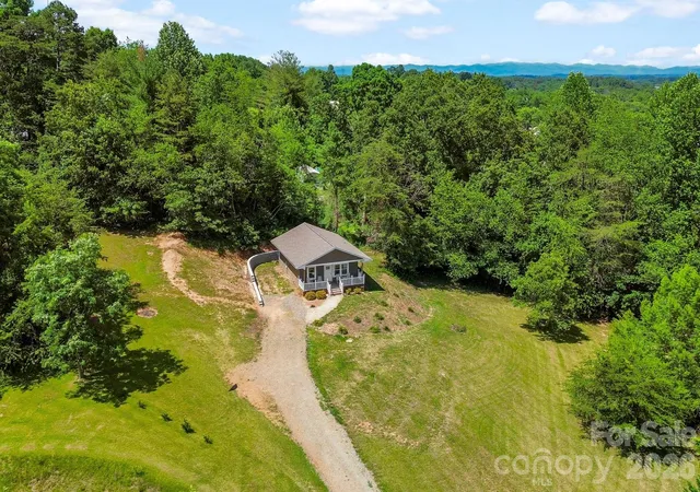 Photo 3 of Single family home for sale at 106 Thistle Fld Dr, Asheville, NC 28806 | MLS# 4395368 | Listing updated on 2026-08-12