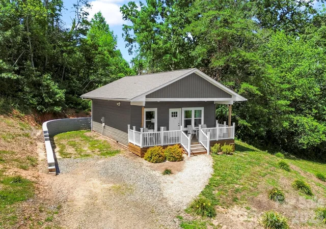 Photo 3 of Single family home for sale at 106 Thistle Fld Dr, Asheville, NC 28806 | MLS# 4395368 | Listing updated on 2026-08-12