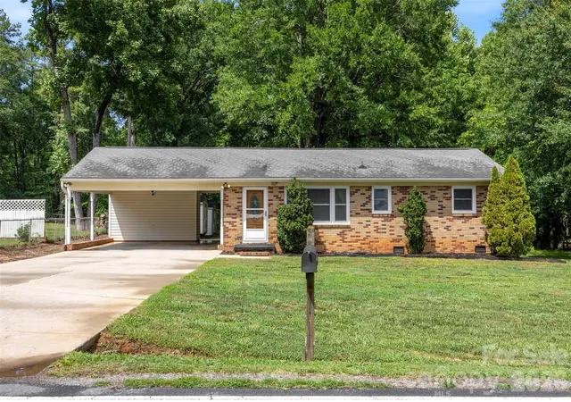 Homes for sale in Dallas, NC | 644 Dallas Spencer Mountain Rd, Dallas, NC 28034 | MLS# 4395371