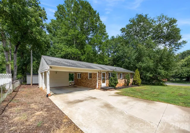 Homes for sale in Dallas, NC | 644 Dallas Spencer Mountain Rd, Dallas, NC 28034 | MLS# 4395371