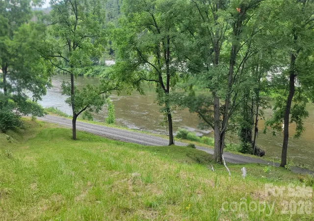 Homes for sale in Green Mountain, NC | 2079 Roses Branch Rd, Green Mountain, NC 28740 | MLS# 4395379